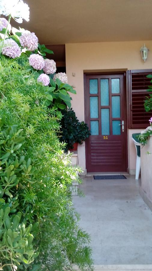 Guest House Roza Vrboska Exterior photo